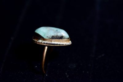 emerald ring side